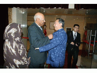 李若弘主席参加在桥艺术中心举办的阿盟成立65周年庆典活动并与阿盟驻华大使友叙