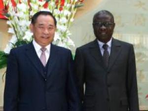 塞内加尔国民议会议长会见中国世界和平基金会主席李若弘
