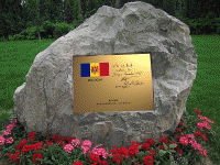 Moldova Ambassador's peace inscription