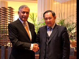 巴基斯坦前总理与中国世界和平基金会主席会谈