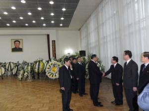 中国世界和平基金会前往朝鲜驻华大使馆进行吊唁