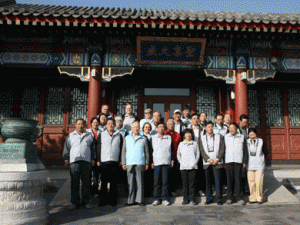 北京市人民对外友好协会举办2009国际友人环昆明湖长走活动
