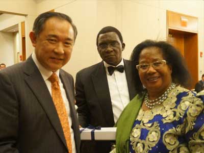 与马拉维总统Joyce Banda阁下及其先生
