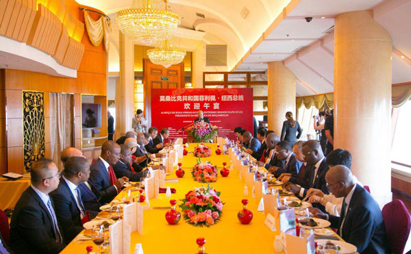 Dr. Li Ruohong Held Talks with President of Mozambique and his Entourage During the FOCAC