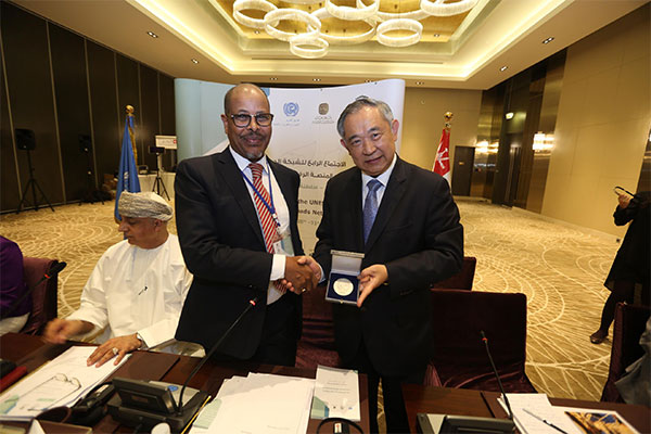 Li Ruohong Awarded Dialogue for Peace Award at the UNESCO International Silk Roads Network Forum in Oman