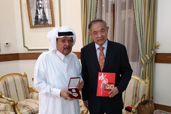 李若弘在卡塔尔坐客亲王府与费舍尔亲王会谈