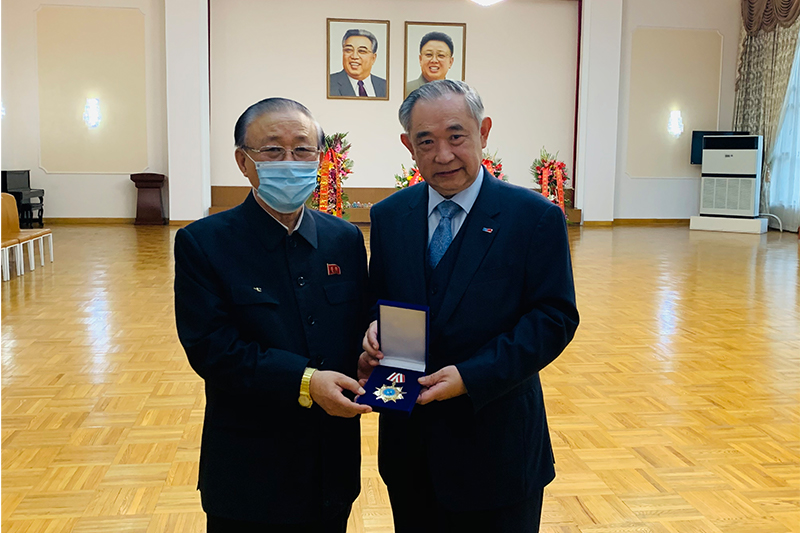 李若弘与朝鲜大使同贺朝鲜劳动党成立75周年