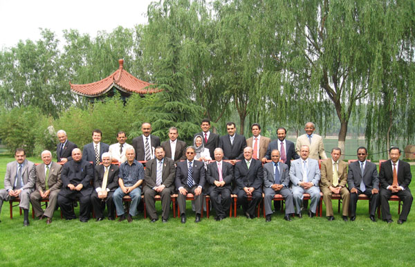 Chairman Li Ruohong took a group photo with Arab league ambassador in China to mark the occasion