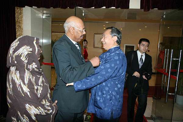 President li Ruohong attending the 65th Anniversary of Arab League Founding held in Bridge Art Centre