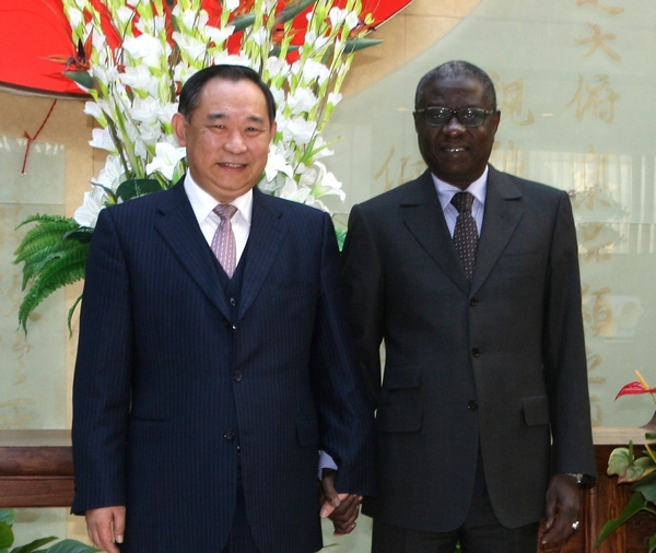 Senegal National Assembly president meet with CWPF chairman Li Ruohong