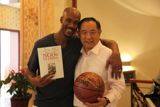 NBA Star Stephon Marbury and Japanese Musician Akira Sudo Visiting Peace Garden