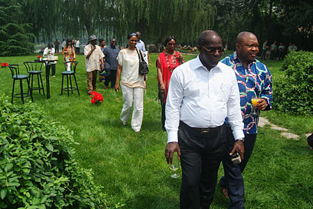 Dean of the diplomatic corps, ambassador of Cameroon in China farewell meeting in Peace Garden