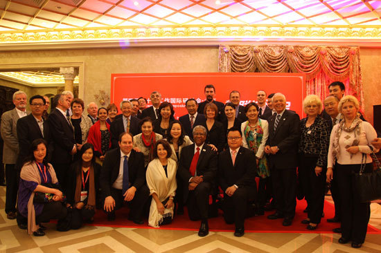 中国世界和平基金会邀请各国红十字会代表团相聚和苑